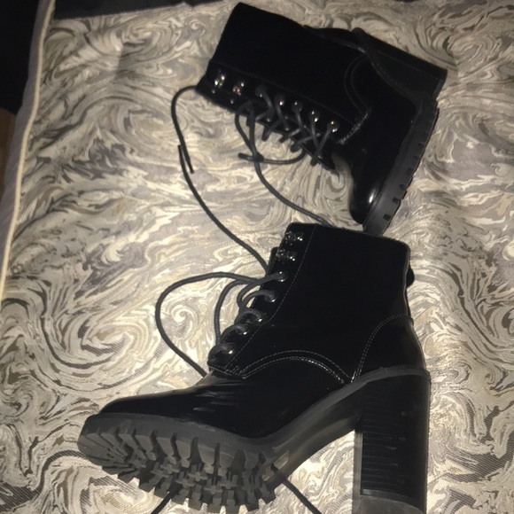 Black lace up bootie - Picture 2 of 3